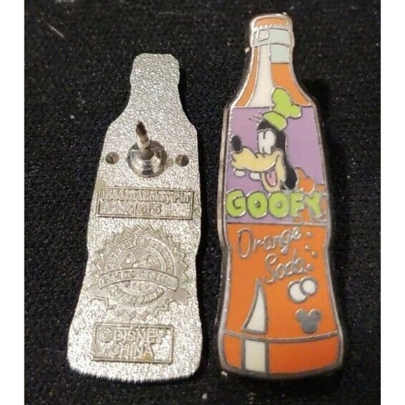 Disney Pin 75117 DLR 2010 Hidden Mickey Series Soda Bottle Collection Goofy - Picture 1 of 2